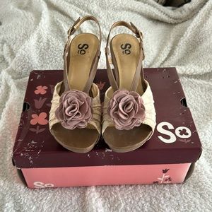 SO cream lace with mauve flower Sandels